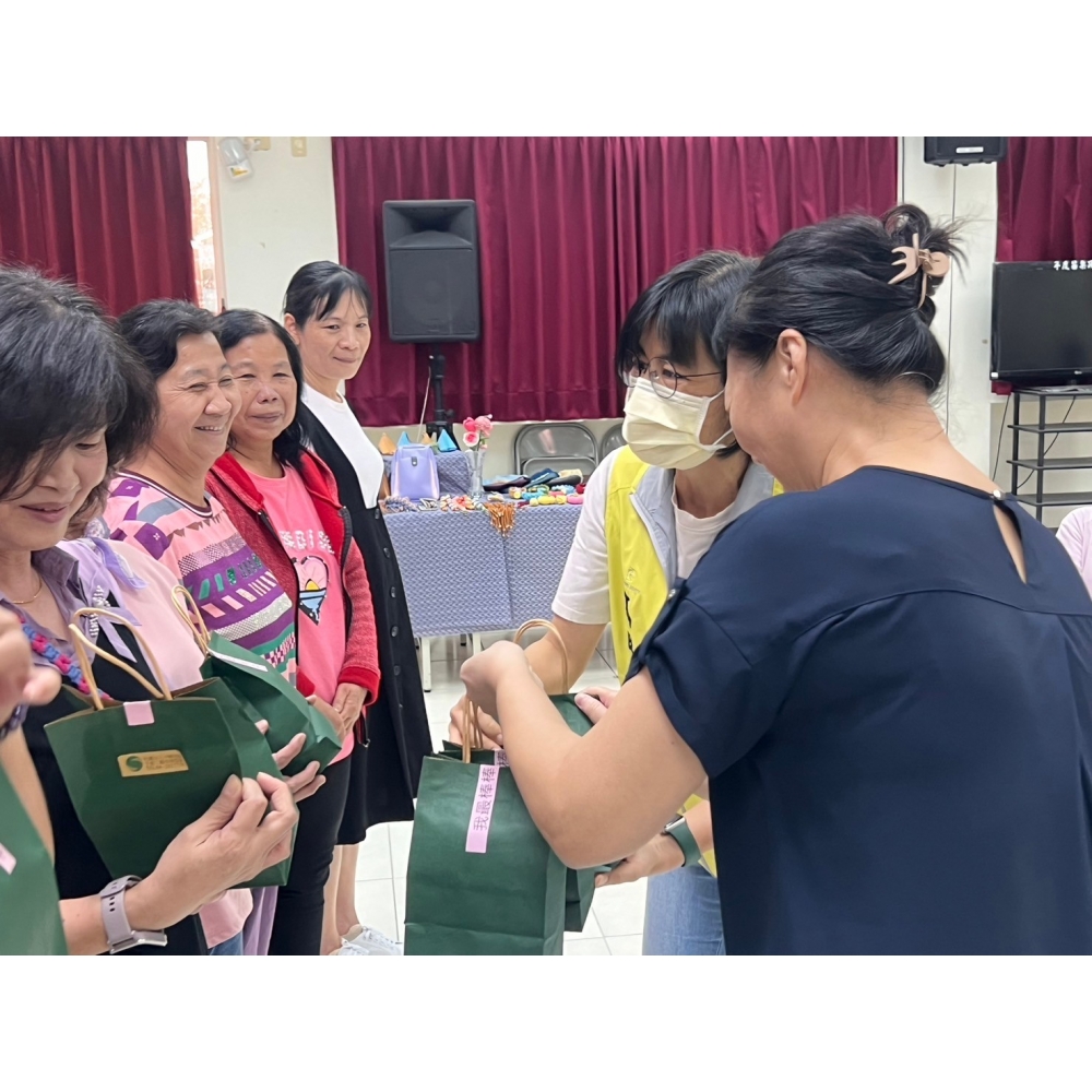 LINE_ALBUM_2024 1012上課四十三天_241022_440.jpg